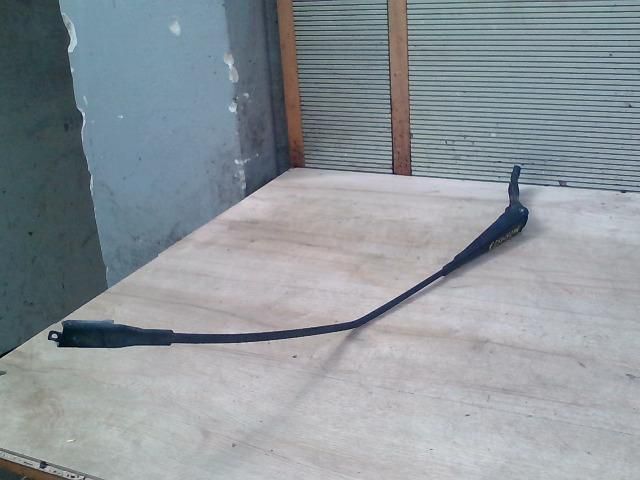 bontott OPEL CORSA D Jobb első Ablaktörlő Kar