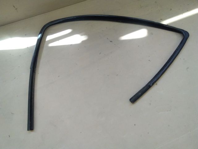 bontott OPEL CORSA D Jobb első Ablakvezető Gumi