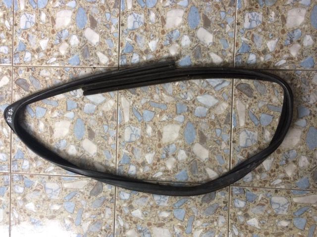 bontott OPEL CORSA D Jobb első Ablakvezető Gumi