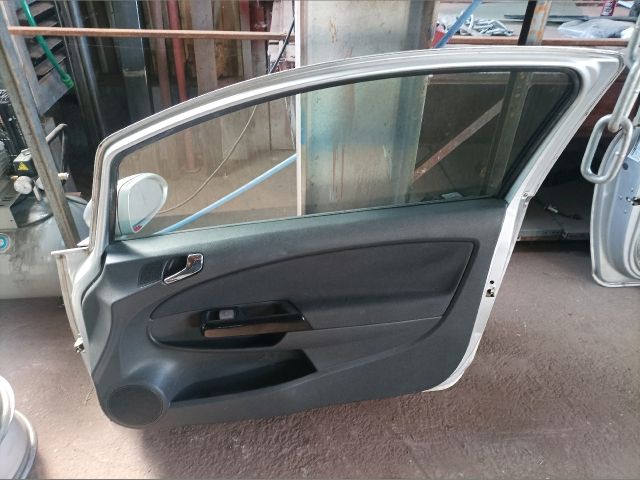 bontott OPEL CORSA D Jobb első Ajtó (Részeivel)