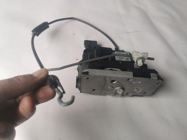 bontott OPEL CORSA D Jobb első Ajtózár