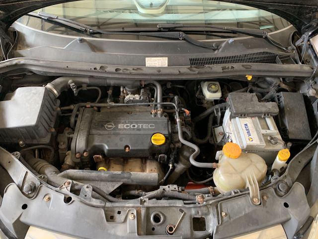 bontott OPEL CORSA D Jobb első Dobbetét (Kerékjárati, Műanyag)