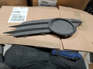 bontott OPEL CORSA D Jobb első Lökhárító Vakborítás