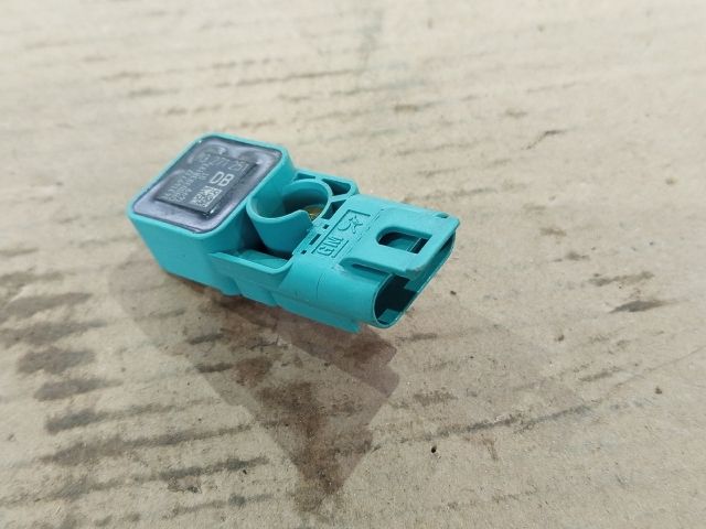 bontott OPEL CORSA D Jobb első Oldal Ütközés Érzékelő