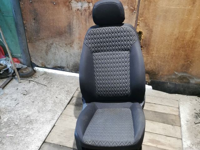 bontott OPEL CORSA D Jobb első Ülés