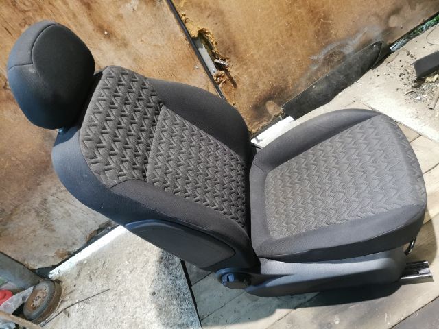 bontott OPEL CORSA D Jobb első Ülés