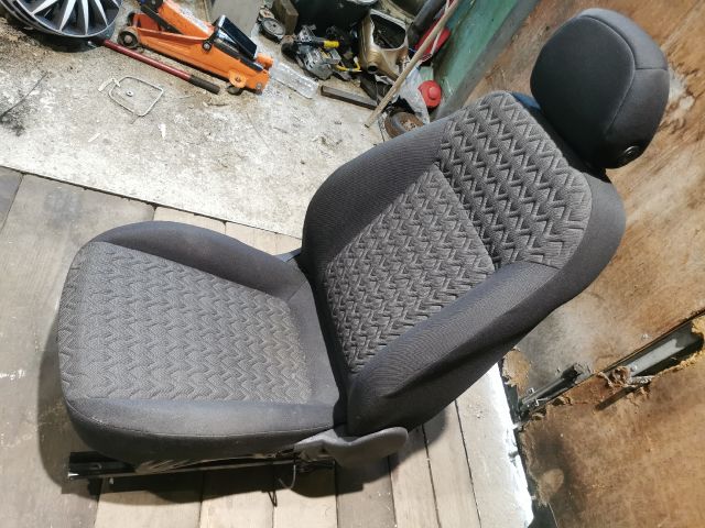 bontott OPEL CORSA D Jobb első Ülés