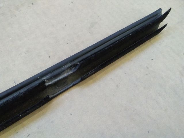 bontott OPEL CORSA D Jobb első Vízlehúzó Gumicsík