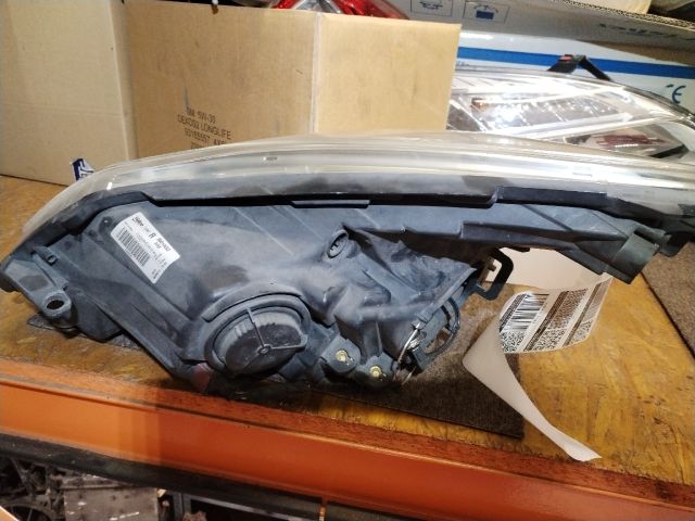 bontott OPEL CORSA D Jobb Fényszóró