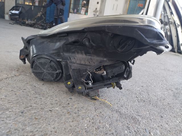 bontott OPEL CORSA D Jobb Fényszóró