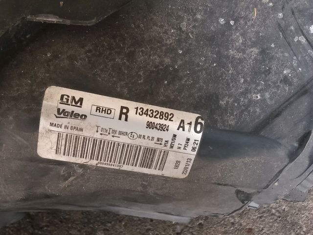 bontott OPEL CORSA D Jobb Fényszóró