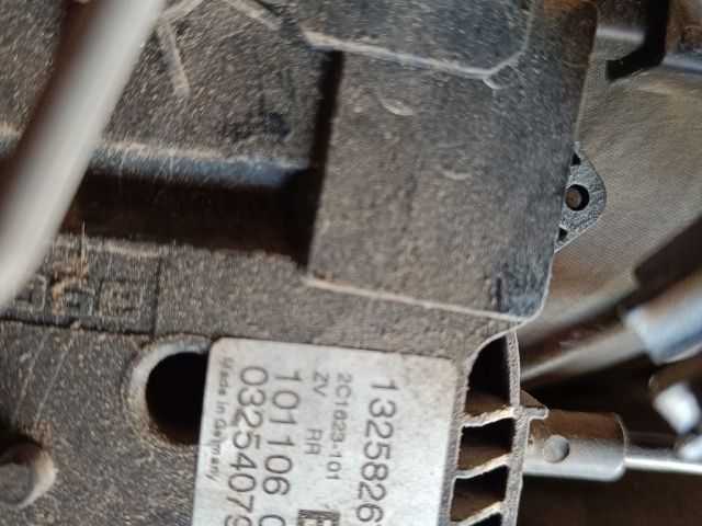 bontott OPEL CORSA D Jobb hátsó Ajtózár