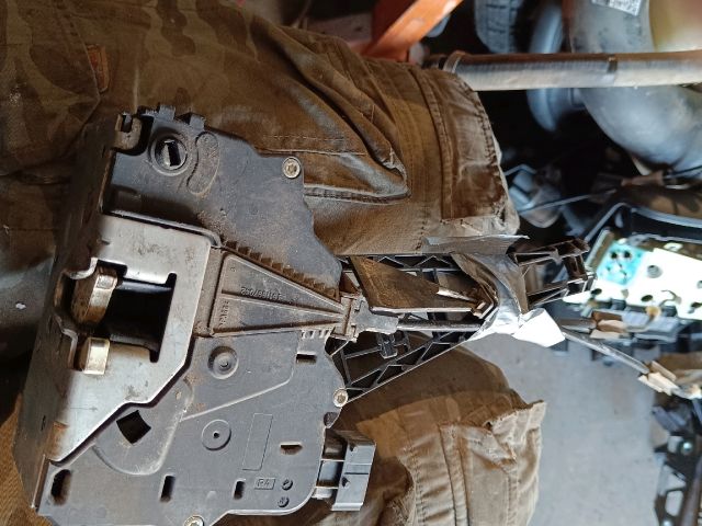 bontott OPEL CORSA D Jobb hátsó Ajtózár