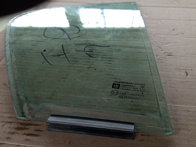 bontott OPEL CORSA D Jobb hátsó Fixüveg (Ajtóban)