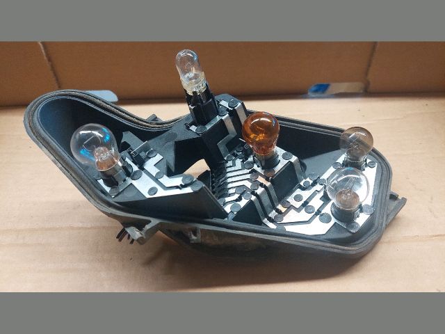 bontott OPEL CORSA D Jobb Hátsó Lámpa Foglalat