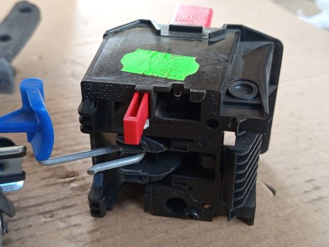 bontott OPEL CORSA D Jobb hátsó Ülésállító Kapcsoló