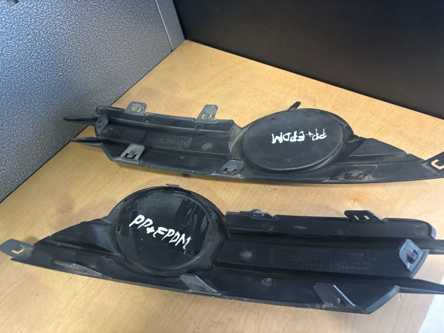 bontott OPEL CORSA D Jobb Ködlámpa Rács