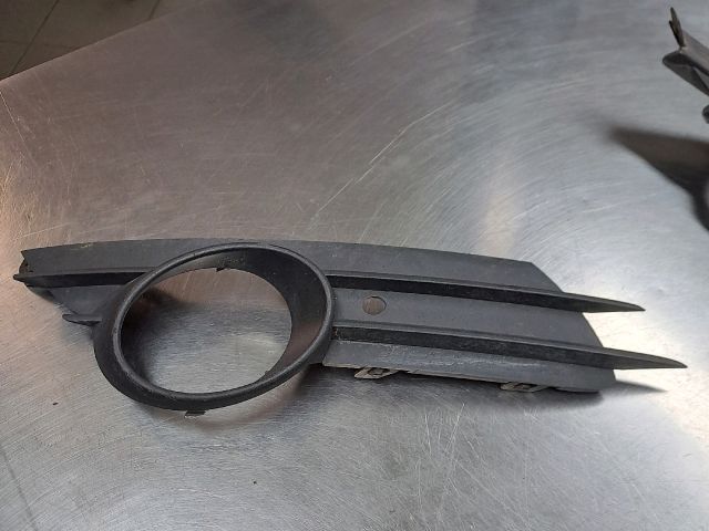 bontott OPEL CORSA D Jobb Ködlámpa Rács