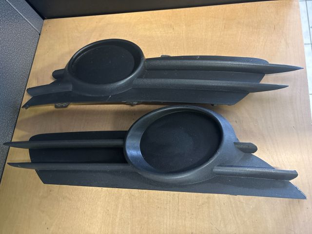 bontott OPEL CORSA D Jobb Ködlámpa Rács