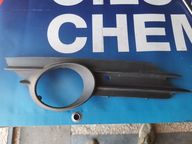 bontott OPEL CORSA D Jobb Ködlámpa Rács