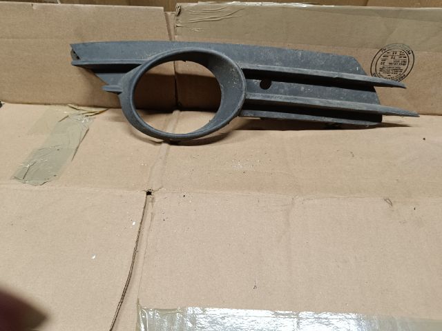 bontott OPEL CORSA D Jobb Ködlámpa Rács