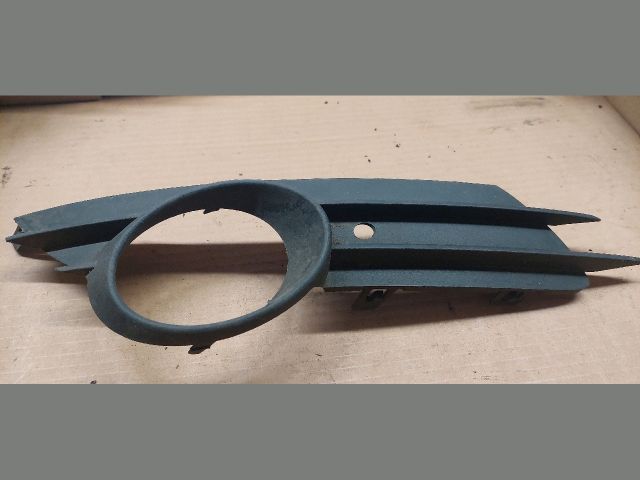 bontott OPEL CORSA D Jobb Ködlámpa Rács