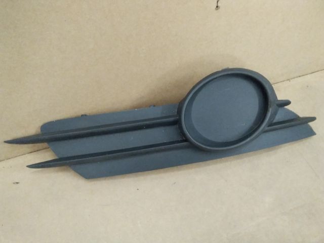 bontott OPEL CORSA D Jobb Ködlámpa Rács