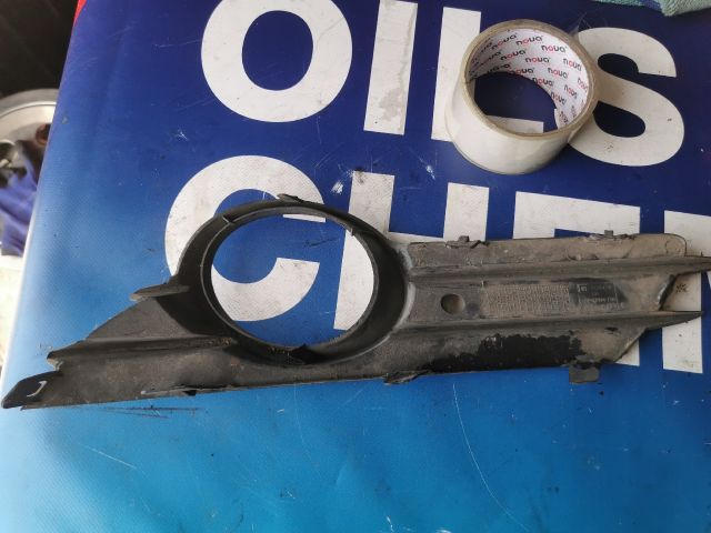 bontott OPEL CORSA D Jobb Ködlámpa Rács