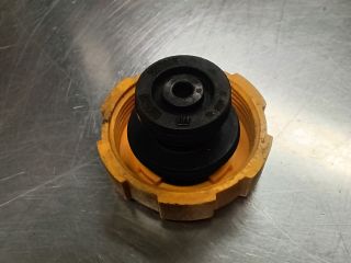 bontott OPEL CORSA D Kiegyenlítőtartály Sapka