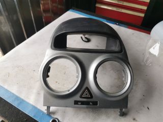 bontott OPEL CORSA D Középkonzol Keret