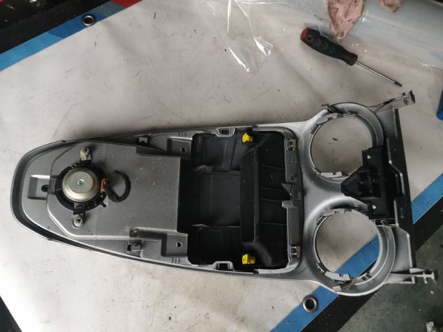 bontott OPEL CORSA D Középkonzol Keret