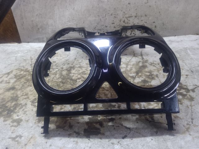 bontott OPEL CORSA D Középső Szellőző Keret