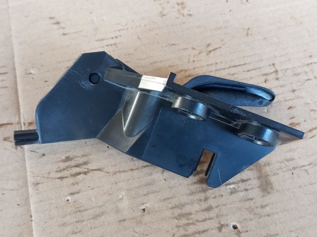 bontott OPEL CORSA D Motorháztető Nyitó Kar / Gomb