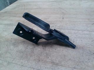 bontott OPEL CORSA D Motorháztető Nyitó Kar / Gomb