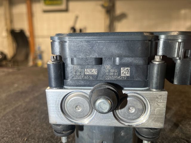 bontott OPEL CORSA E ABS Kocka