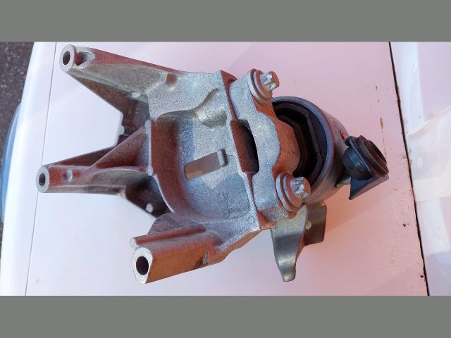 bontott OPEL CORSA E Motor Tartó Bak (Fém)