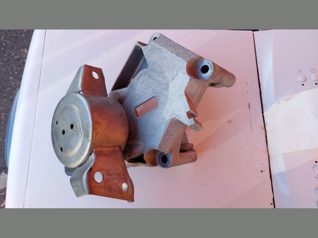 bontott OPEL CORSA E Motor Tartó Bak (Fém)