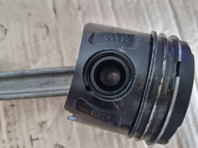 bontott OPEL CORSA E Dugattyú és Hajtókar