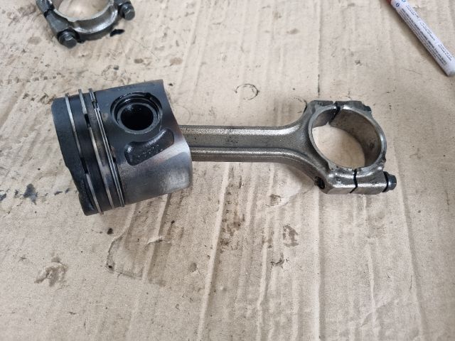 bontott OPEL CORSA E Dugattyú és Hajtókar