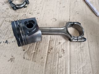 bontott OPEL CORSA E Dugattyú és Hajtókar