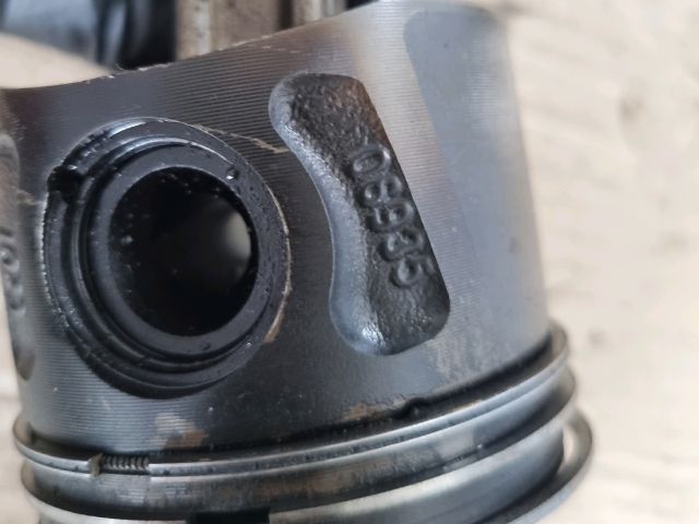 bontott OPEL CORSA E Dugattyú és Hajtókar