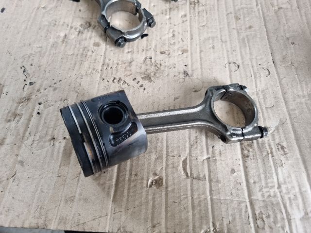 bontott OPEL CORSA E Dugattyú és Hajtókar