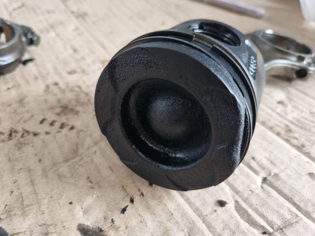 bontott OPEL CORSA E Dugattyú és Hajtókar