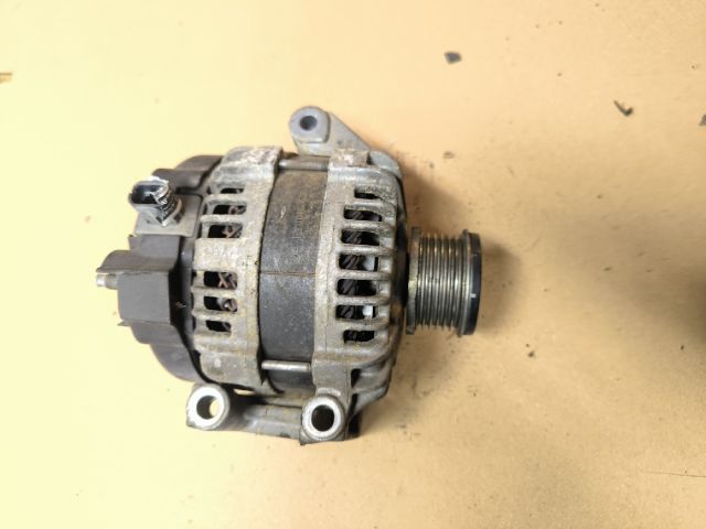 bontott OPEL CORSA E Generátor