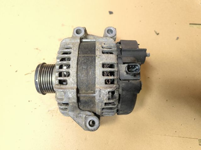 bontott OPEL CORSA E Generátor