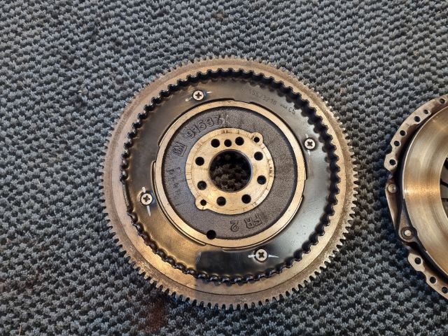 bontott OPEL CORSA E Kuplung Szett Lendkerékkel