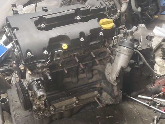 bontott OPEL CORSA E Motor (Fűzött blokk hengerfejjel)