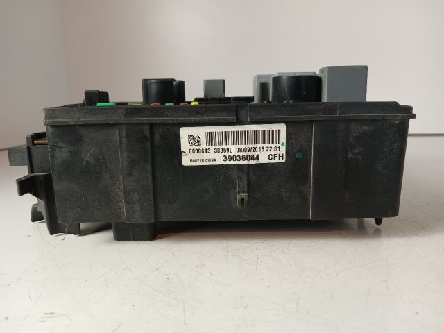 bontott OPEL CORSA E Biztosítéktábla Motortér