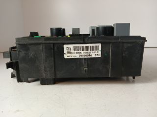 bontott OPEL CORSA E Biztosítéktábla Motortér