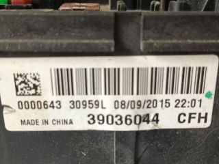 bontott OPEL CORSA E Biztosítéktábla Motortér